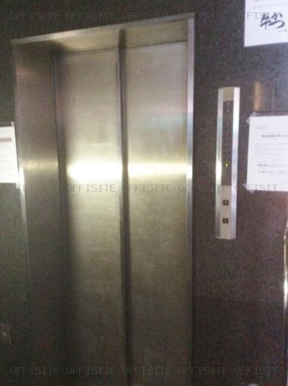 エレガンス新橋ビルのエレベーター