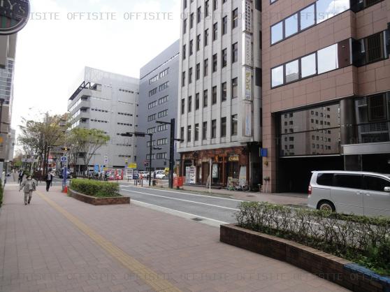 新横浜ステーションビルのビル前面道路