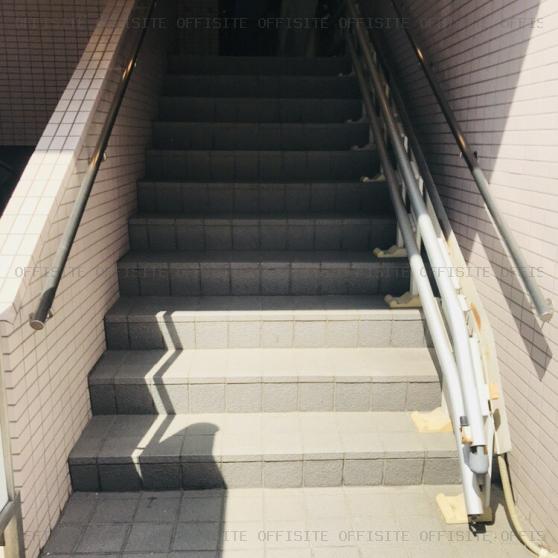 メゾンド佐藤の外階段