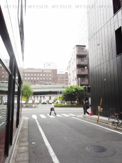 日本橋室町ビルのビル前面道路
