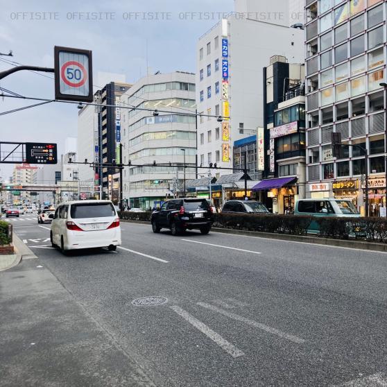 東京トラフィック錦糸町ビル南館の前面の京葉道路