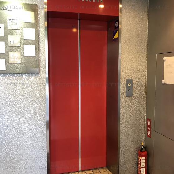 第３７下川（ＮＡＶＡＬ）ビルのエレベーター