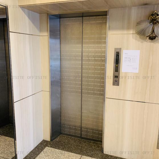 白鷺ビルのエレベーター