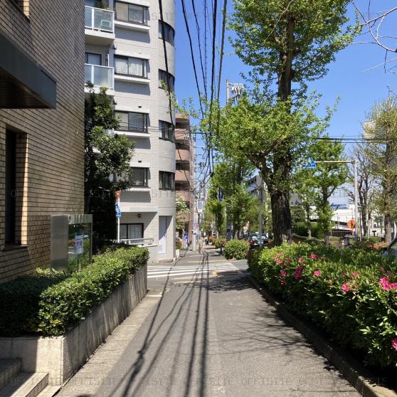 二俣川ビルの前面歩道