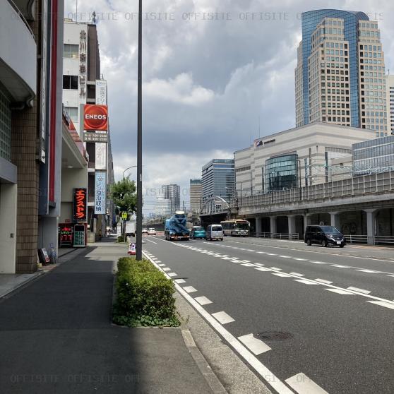 横浜塩業ビルのビル前面道路