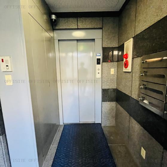 山田ビルのエレベーター