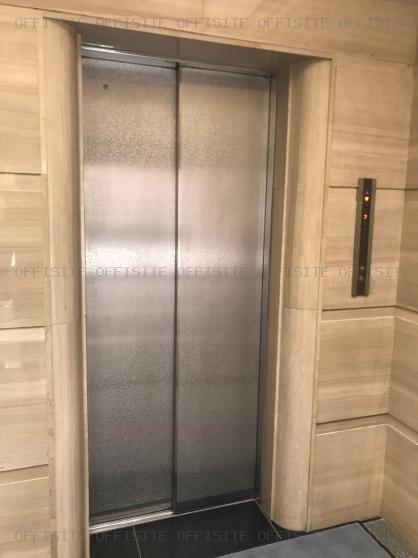 信菱（しんりょう）ビルのエレベーター