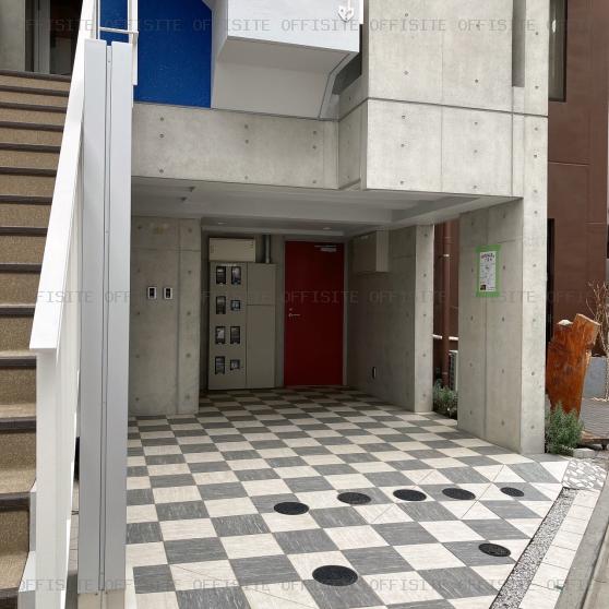 ルヴェール国立の1階オフィスビル出入口