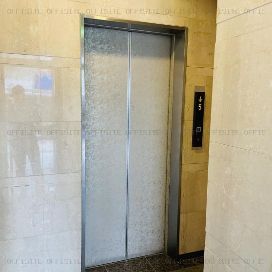 荘栄建物ビルのエレベーター