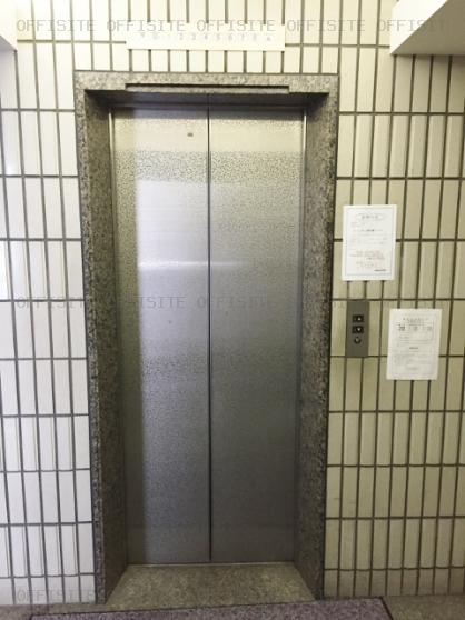 池袋ツルミビルのエレベーター