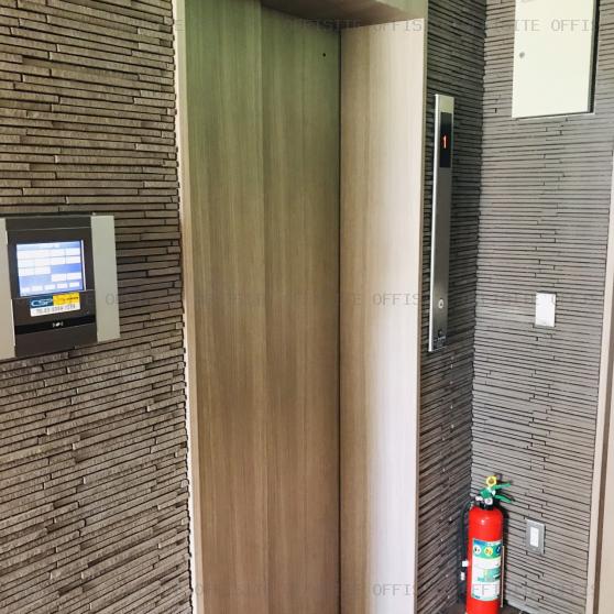 虎ノ門浜崎ビルのエレベーター