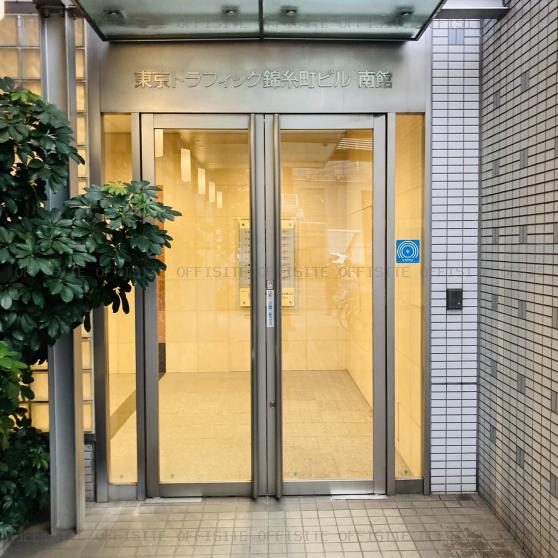 東京トラフィック錦糸町ビル南館のオフィスビル出入口