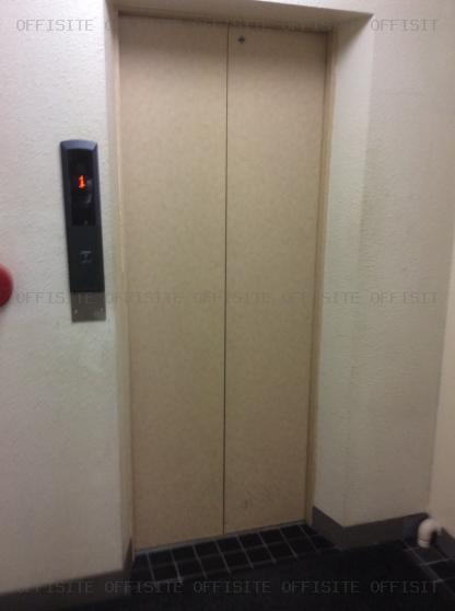 本間屋ビルのエレベーター