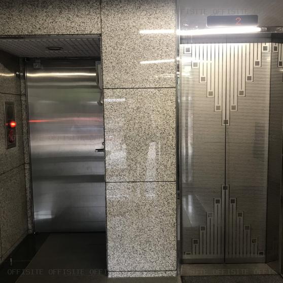 唐木ビルのエレベーター