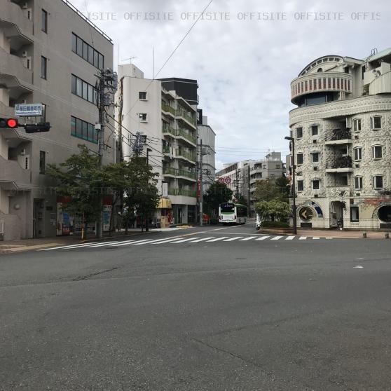 須戸ビルのビル前面道路