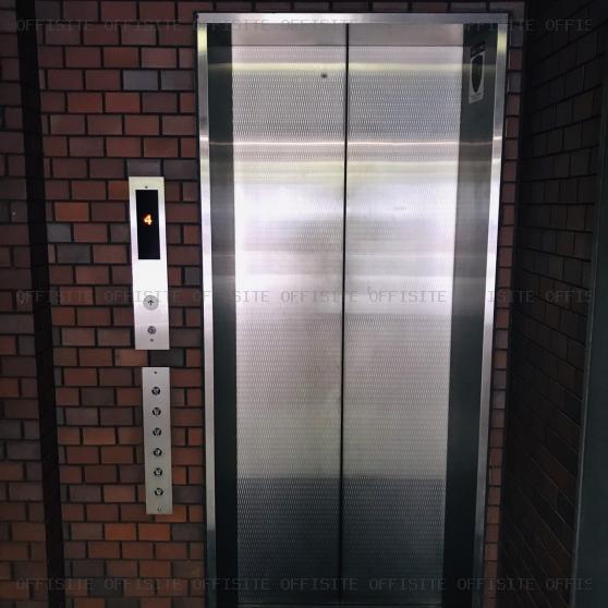 アオキビスポークビルのエレベーター