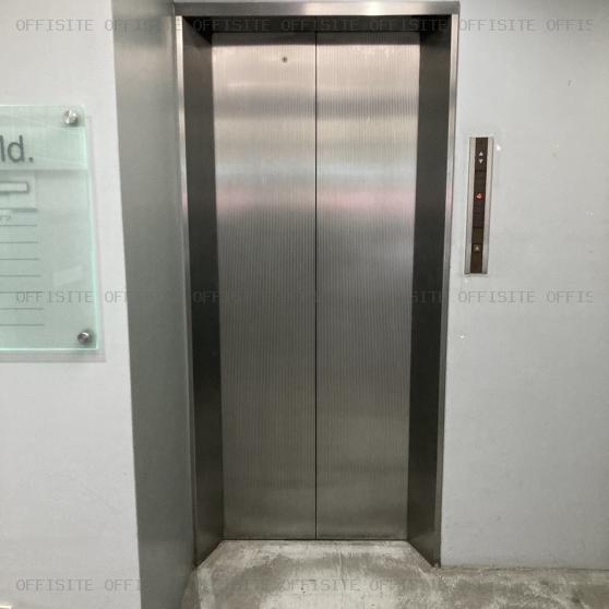 猪子ビルのエレベーター
