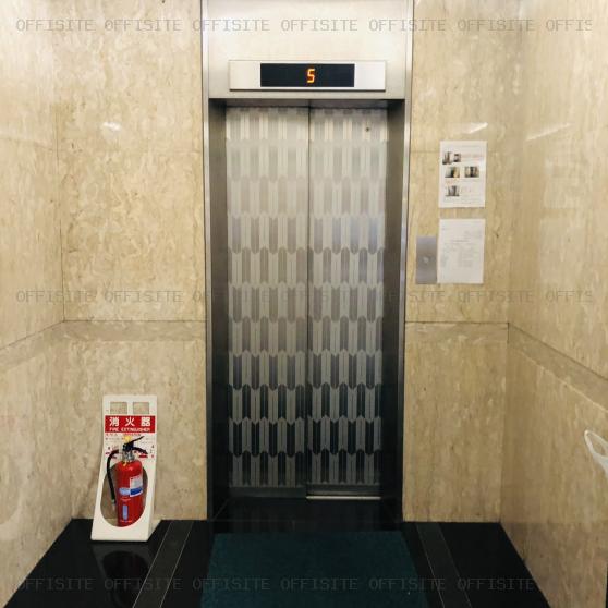三報ビルディングのエレベーター