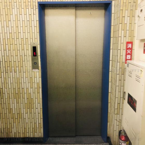 土屋ビルのエレベーター