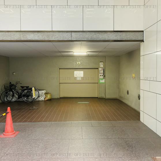 松岡銀七ビルの駐車場