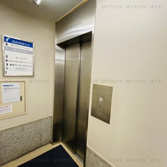 青山安田ビルのエレベーター