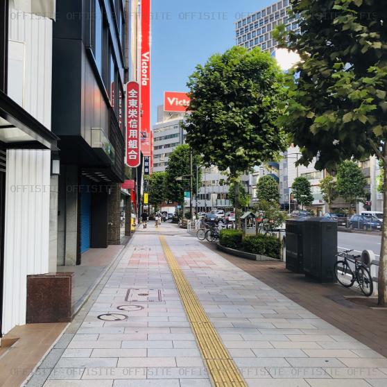 日本分譲住宅会館のビル前面道路