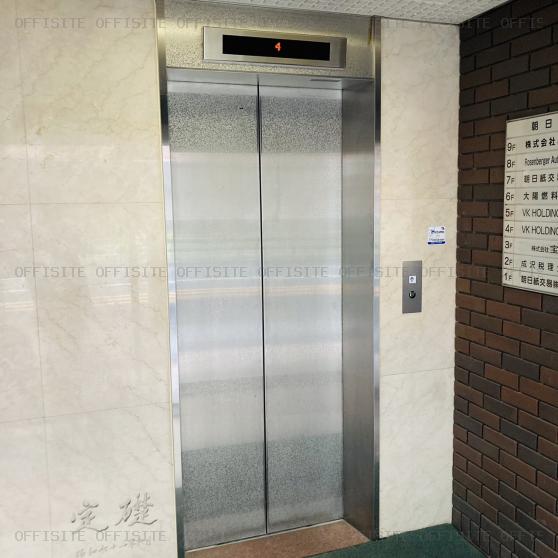 朝日ビルのエレベーター