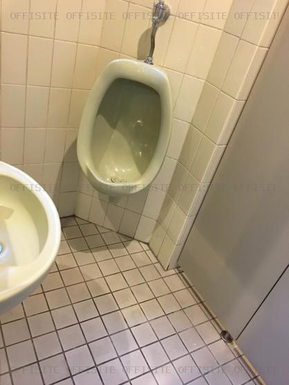 三田レオマビルの2階 男性用トイレ