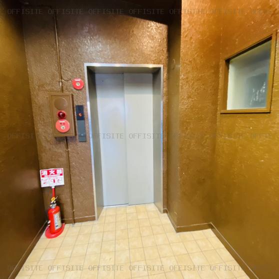 セピア絵画館ビルのエレベーター