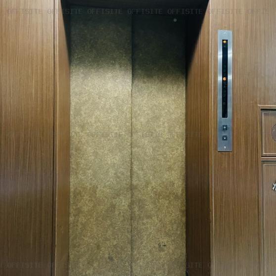 富田屋ビルのエレベーター