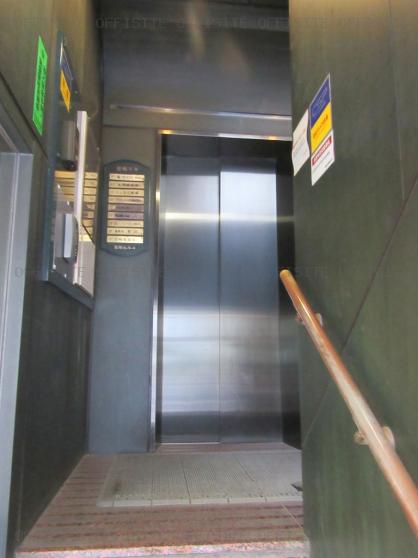岩崎ビルのエレベーター