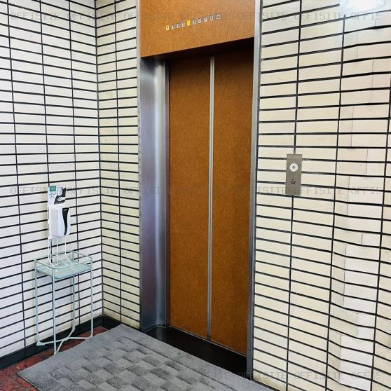 オカバ錦糸町ビルのエレベーター