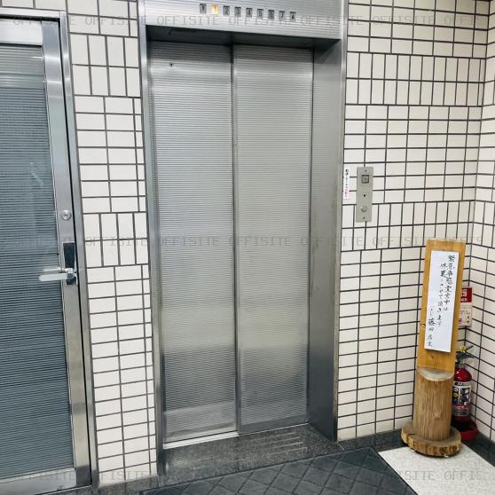 新井ビルのエレベーター
