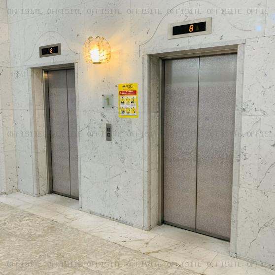 白雉子ビルのエレベーター