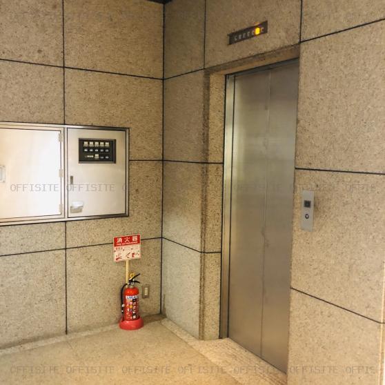 新倉本社ビルのエレベーター