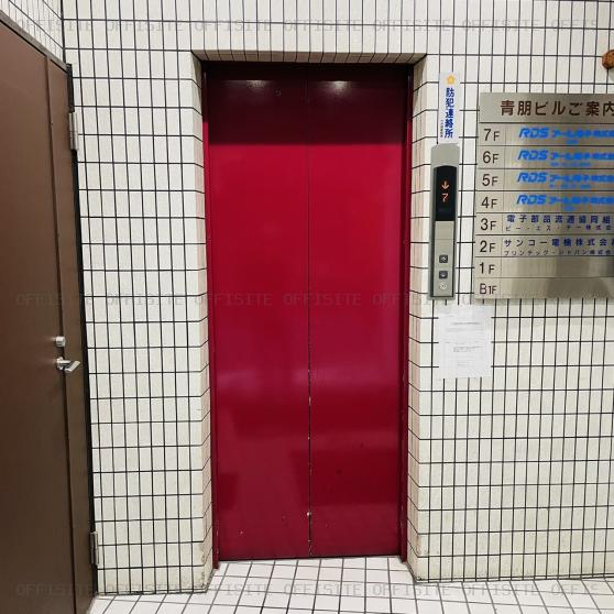 青朋ビルのエレベーター