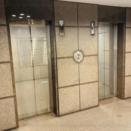 麹町鶴屋八幡ビルのエレベーター