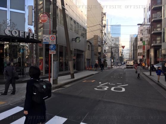 紀陽東京ビルのビル前面道路