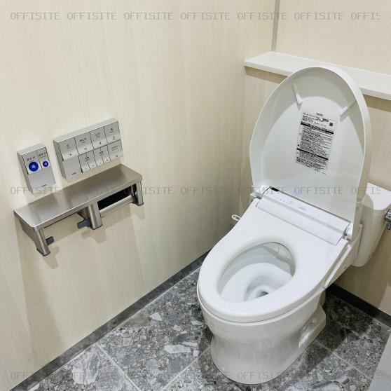 Ｌ.Ｂｉｚ日本橋の基準階　男子トイレ