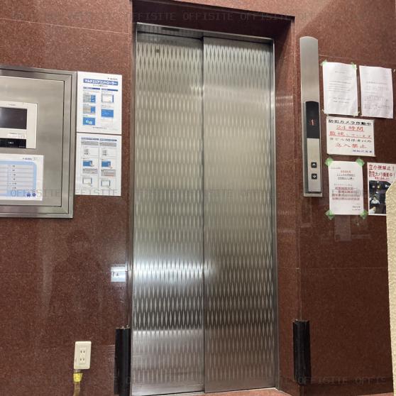 鮎沢ビルのエレベーター