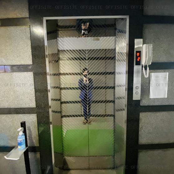 新宿サンエービルのエレベーター