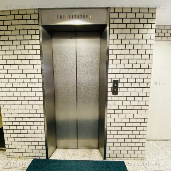 幸伸ビルのエレベーター