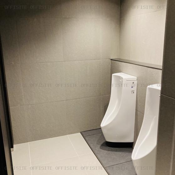 Ｈ１Ｏ西新宿ビルの男子トイレ