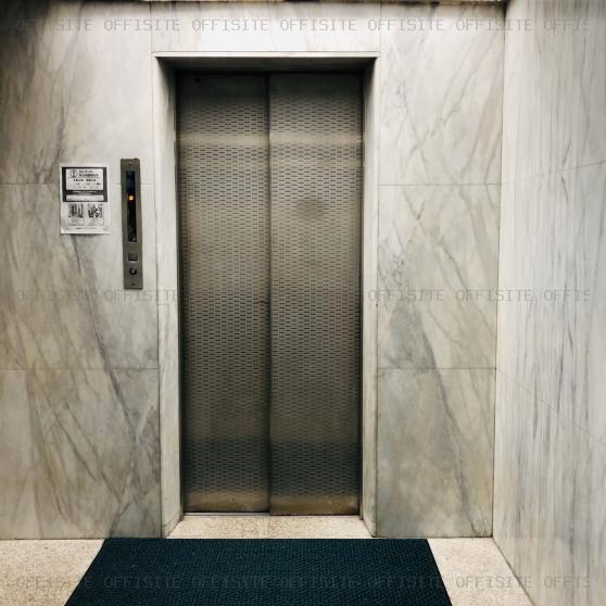 丹生（にう）ビルのエレベーター