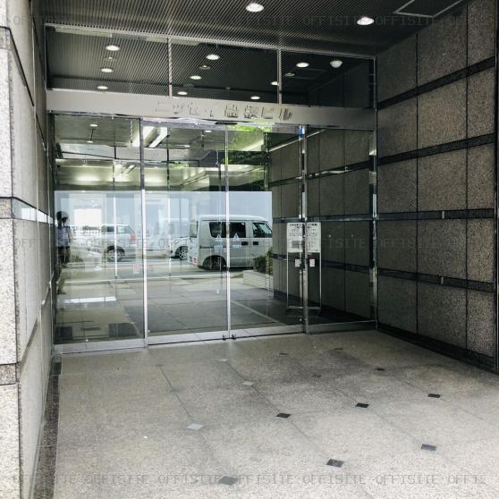日本生命船橋ビルのオフィスビル出入口