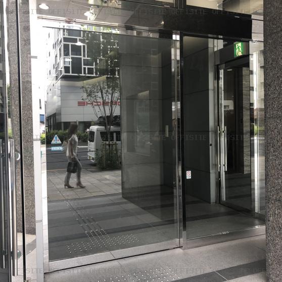 ＪＲＥ青山クリスタルビルのオフィス出入口