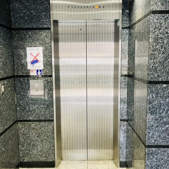 芝パークビルのエレベーター