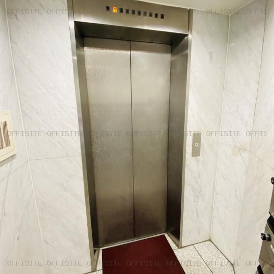 真下ビルのエレベーター