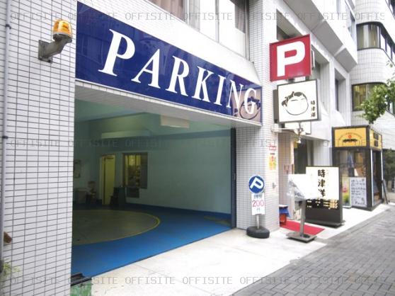 ストークマンション新川の駐車場