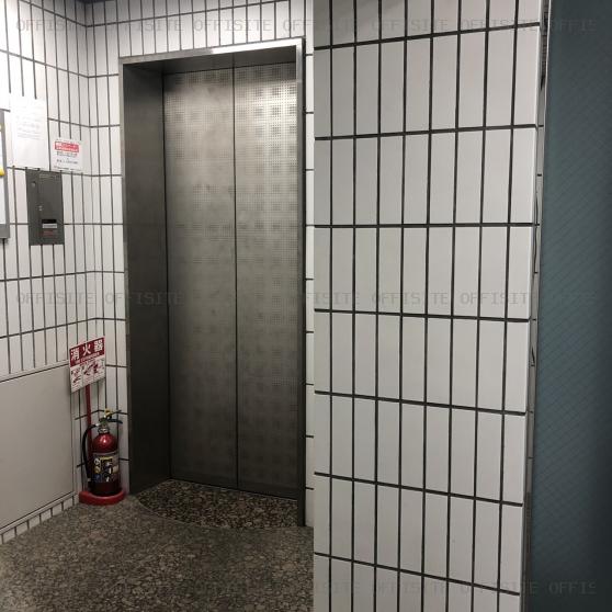 白山フローラルビルのエレベーター